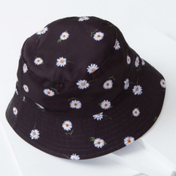 Alice + Olivia Reversible Daisy Bucket Hat - Picture 1 of 5